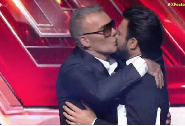  X – Factor: Ο Ρόκκος φίλησε στο στόμα τον Γεωργίου