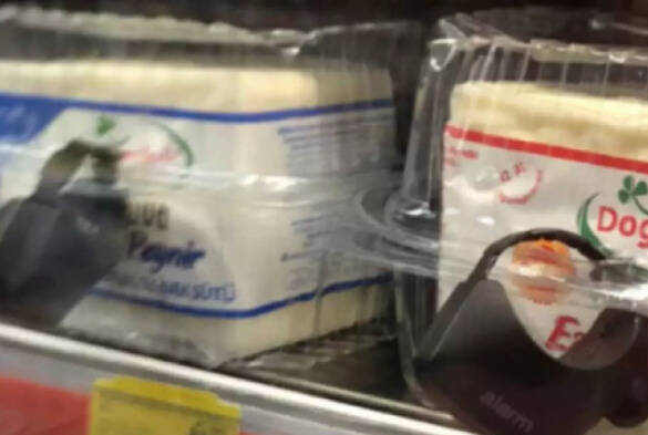  Δράμα στην Τουρκία: Σούπερ μάρκετ βάζουν αντικλεπτικά σε γάλα και τυρί