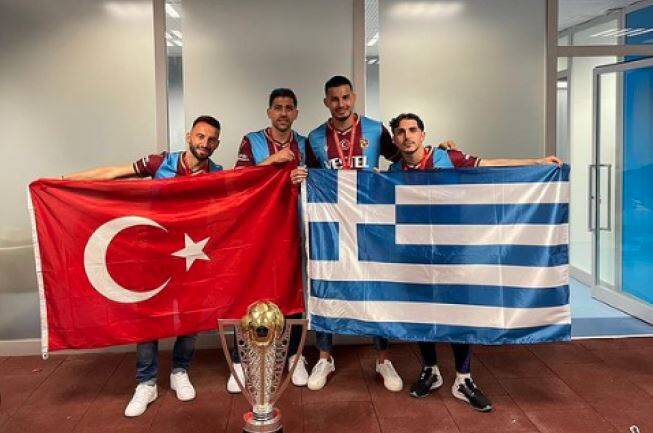  Τραμπζονσπόρ: Πανηγύρισαν με ελληνική και τουρκική σημαία – Το μήνυμα του Σιώπη