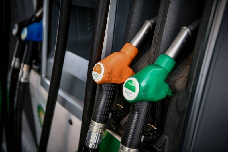  Στα 2,80 ευρώ θα φτάσει το λίτρο η βενζίνη – Ακρίβεια και λαθρεμπόριο στα καύσιμα εκτινάσσουν τιμές και φόρους