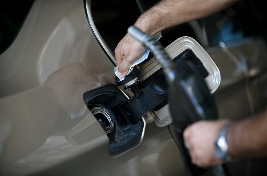  Μήνας διακοπών με 2 ευρώ βενζίνη και ακρίβεια στα τρόφιμα- Καμπανάκι Στουρνάρα: Ο ρυθμός αύξησης των τιμών ξεπέρασε τον ρυθμό αύξησης των μισθών