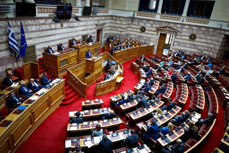  Βουλή: Ποιος βγήκε κερδισμένος στην αντιπαράθεση – Ο πήχης Τσίπρα, οι άμυνες Μητσοτάκη, τα F-16 και ο… Παπανδρέου