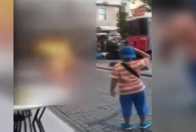  Νεαρός αυτοπυρπολήθηκε στην Κωνσταντινούπολη και το πλήθος τον βιντεοσκοπούσε (σκληρές εικόνες)