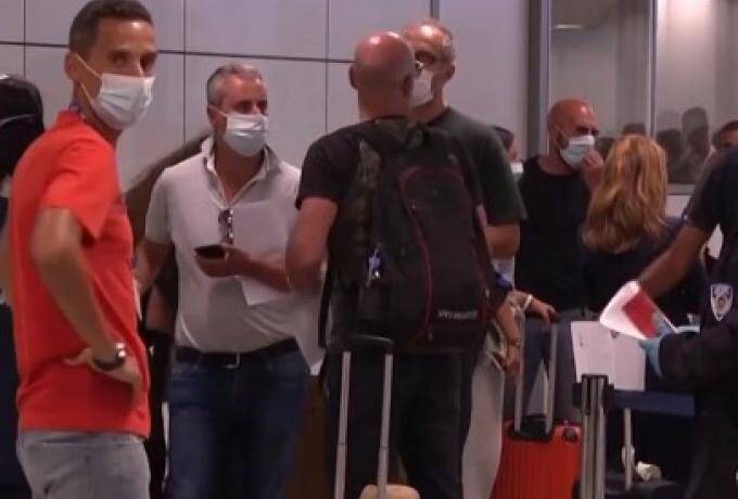  Εγκλωβισμένοι Έλληνες σε αεροδρόμιο της Ρώμης – “Μας άφησαν χωρίς νερό και κλιματισμό”
