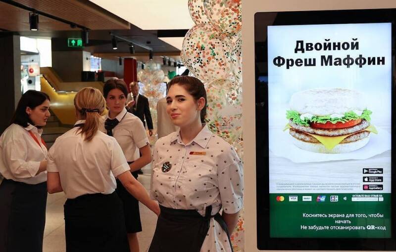  Ρωσία: Τα McDonald’s ανοίγουν και πάλι με την επωνυμία ‘Vkusno & tochka’ και νέα ιδιοκτησία