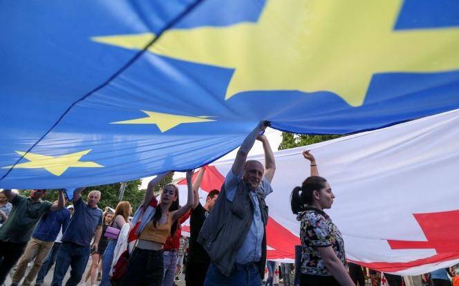 Γεωργία: Δεκάδες χιλιάδες άνθρωποι διαδήλωσαν υπέρ της ένταξης της χώρας στην ΕΕ