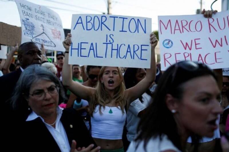  ΗΠΑ: Για πολιτείες – ”καταφύγια” που θα εγγυώνται το δικαίωμα στην άμβλωση, δεσμεύονται αξιωματούχοι, γιατροί και πολίτες