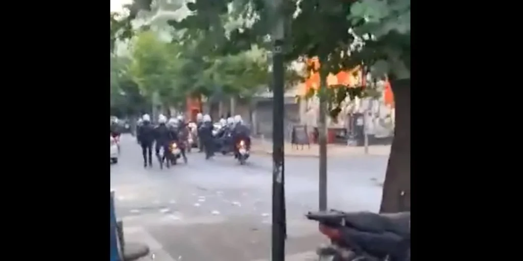 exarxeia epithesi me papakia.jpg