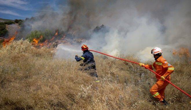  Φωτιές: Καλύτερη η κατάσταση σε Εύβοια και Κασσάνδρα Χαλκιδικής – Μέτωπα σε Φωκίδα και Φθιώτιδα (vid)