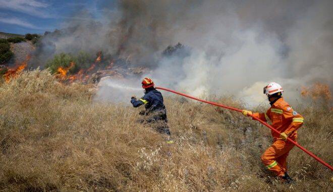  Εκκενώθηκε γηροκομείο στη Βούλα και τέσσερις περιοχές (vid )