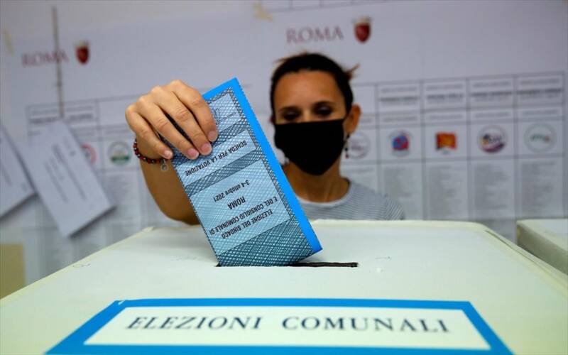  Ιταλία: Δεύτερος γύρος δημοτικών εκλογών σε 65 πόλεις – Στη Βερόνα πρώην ποδοσφαιριστής «μονομαχεί» με τον κεντροδεξιό δήμαρχο