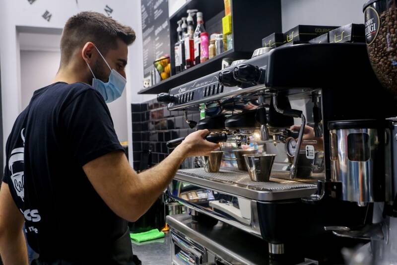  Πανελλαδική έρευνα σοκ για την τιμή του καφέ στο take away – Πού φθάνει τα 4,5 ευρώ (πίνακες)