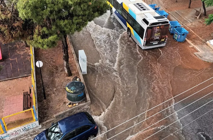  Αθήνα: Σφοδρές βροχοπτώσεις και χαλάζι  – Οι περιοχές που χτυπάει η κακοκαιρία (vid)