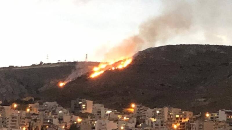  Υπό μερικό έλεγχο οι φωτιές σε Σχιστό και Ασπρόπυργο