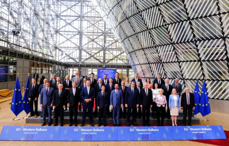  Σύνοδος Κορυφής: Ουκρανία και Μολδαβία υποψήφιες για ένταξη στην ΕΕ