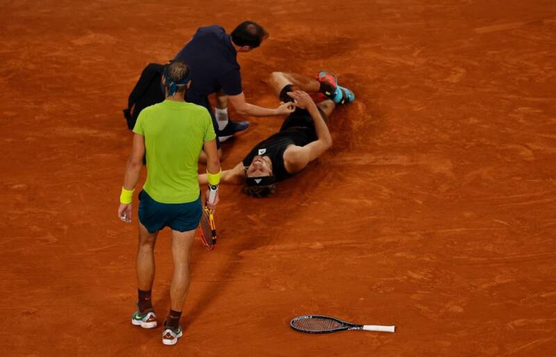  Roland Garros: Με καροτσάκι αποχώρησε ο Ζβέρεφ – Στον τελικό ο Ναδάλ (vid)