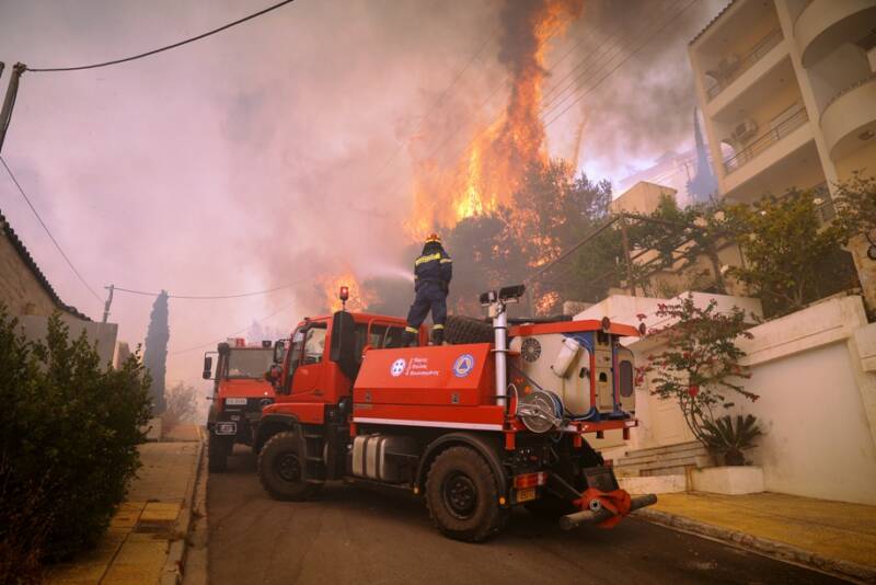  Καταγγελία: Έδιωξαν από το νοσοκομείο τον εποχικό πυροσβέστη που τραυματίστηκε στη φωτιά της Γλυφάδας