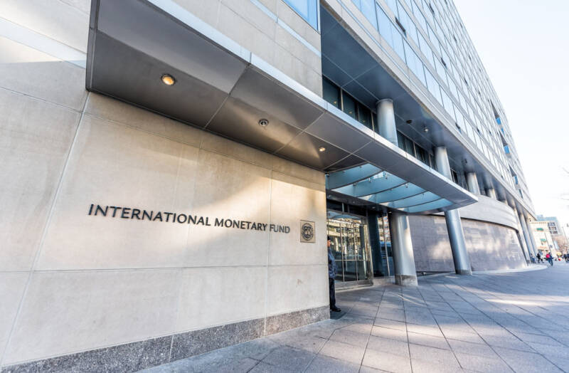  “Φρένο” από ΔΝΤ σε γενικευμένες παροχές παρά τη θετική έκθεση για την ελληνική οικονομία- Οι προοπτικές και τα ρίσκα
