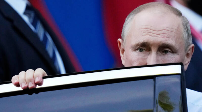  Θρίλερ με τον Πούτιν – Συζητήσεις και ερωτήματα από την αιφνίδια άφιξη στο Κρεμλίνο τα μεσάνυχτα του Σαββάτου