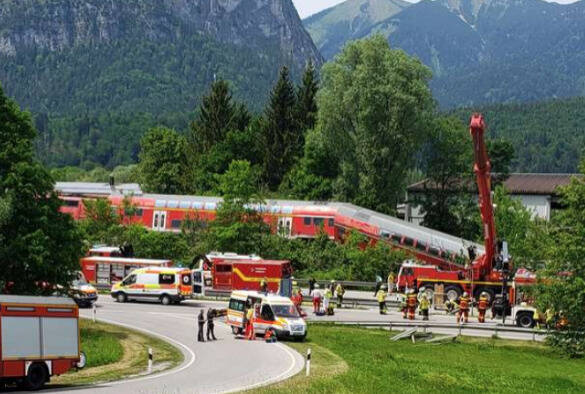  Εκτροχιασμός τρένου στην Βαυαρία – Ένας νεκρός, πολλοί τραυματίες