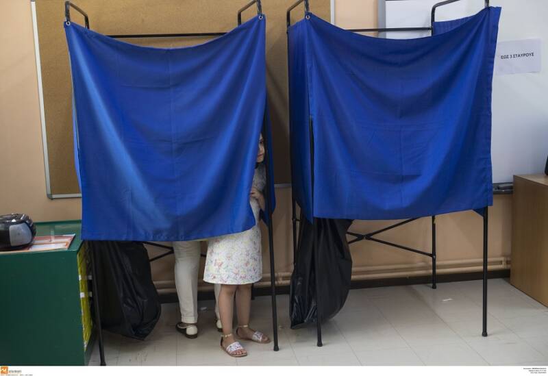  Έκθεση ιταλικής τράπεζας: “Αβέβαιο το αποτέλεσμα των ελληνικών εκλογών”