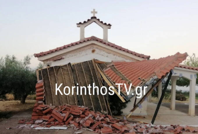  Οδηγός έριξε το αυτοκίνητο πάνω σε Εκκλησία  (vid)