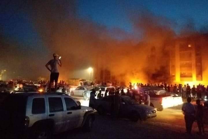  Λιβύη: Διαδηλωτές εισέβαλαν στο κοινοβούλιο – Διαδηλώσεις και ταραχές σε πολλές πόλεις (vid)