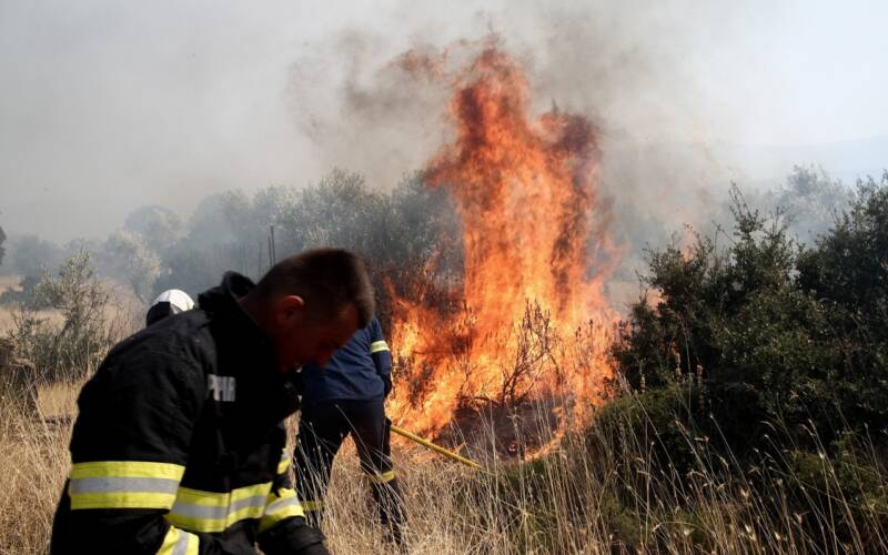  Φωτιά στο Ρέθυμνο: Εκκενώθηκαν έξι χωριά – Εναέρια μέσα στη μάχη με τις φλόγες – Συναγερμός σε 5 περιφέρειες (vid)