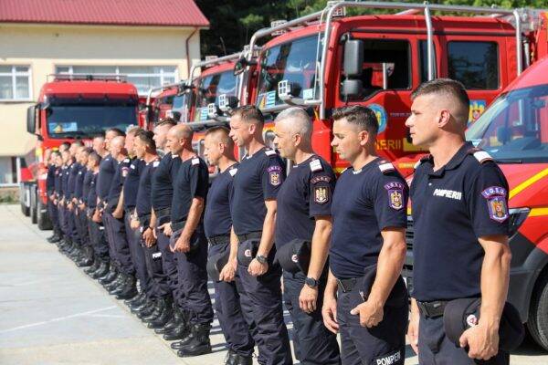  Ρουμάνοι πυροσβέστες στην Ελλάδα: Δουλειά μας είναι να σώσουμε όσες περισσότερες ζωές μπορούμε