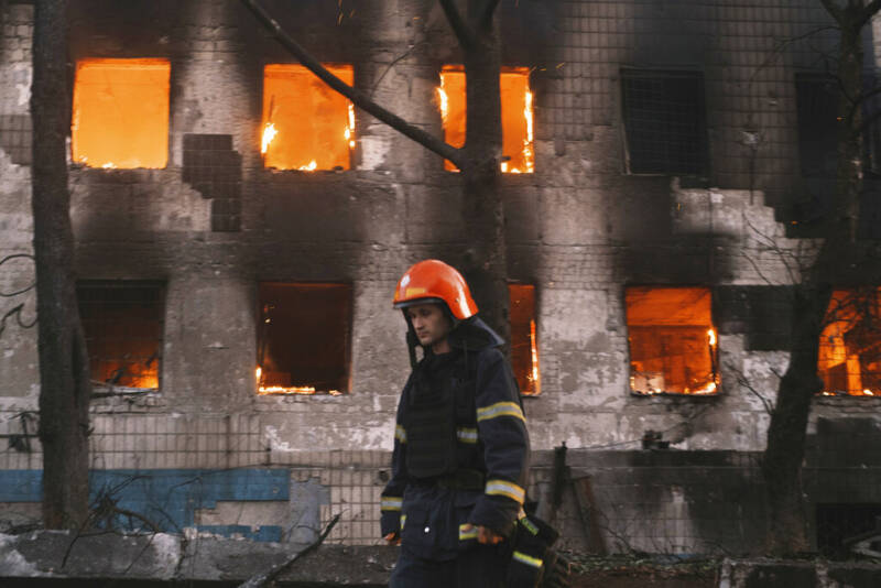  Ουκρανία: Σφοδροί ρωσικοί βομβαρδισμοί στην πόλη Μικολάιφ – Δύο νεκροί