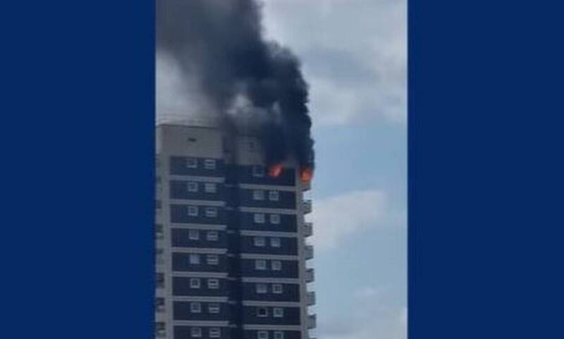  Λονδίνο: Πυρκαγιά σε ουρανοξύστη 17 ορόφων (vid)