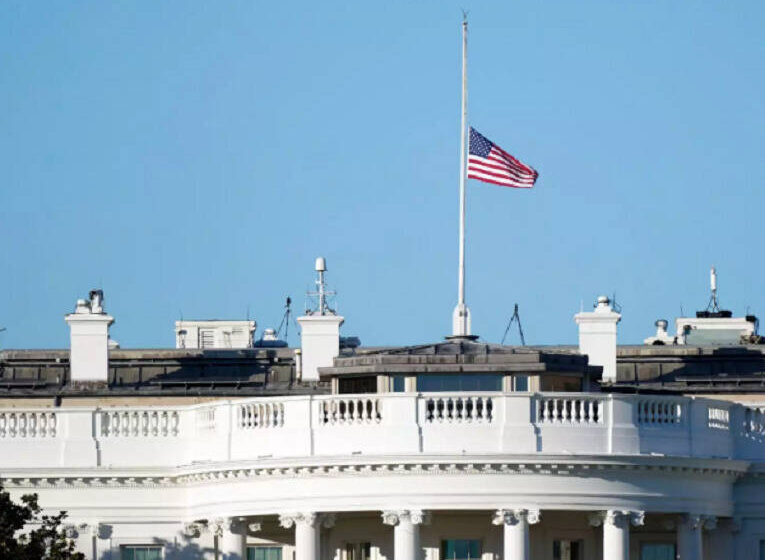  Δολοφονία  Σίνζο Άμπε: Μεσίστιες οι σημαίες στις ΗΠΑ