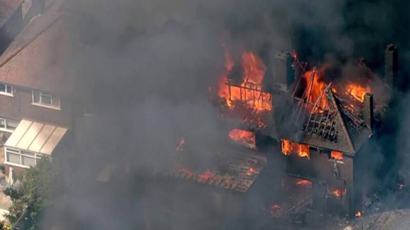  Βρετανία: Μεγάλη φωτιά στο ανατολικό Λονδίνο – Ως ”μείζον περιστατικό”  το χαρακτηρίζει η Πυροσβεστική (vids), (εικόνα)