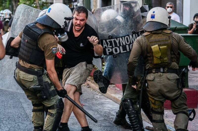  ΕΔΕ για την αστυνομική βία στη χθεσινή πορεία στο κέντρο της Αθήνας