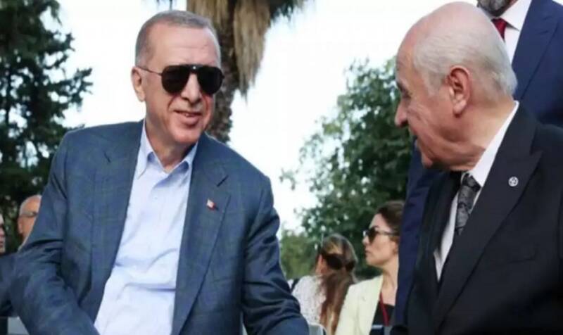  Ερντογάν: Θύελλα αντιδράσεων στα social media της Τουρκίας,  με τα γυαλιά του τούρκου προέδρου