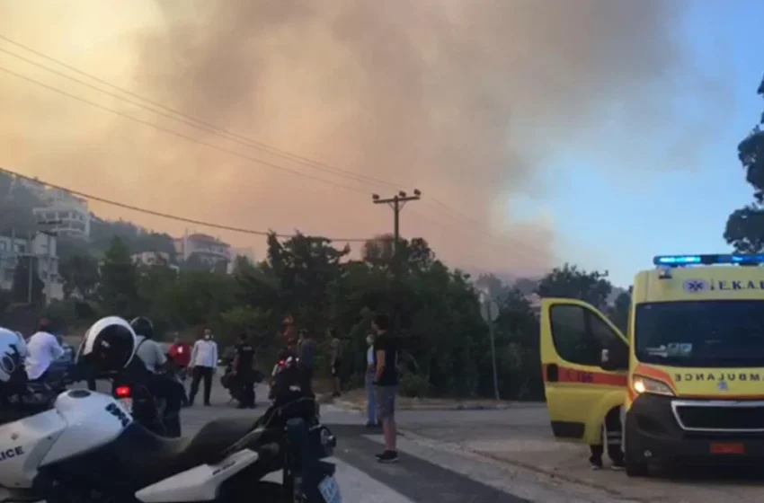  LIVE η φωτιά στην Πεντέλη