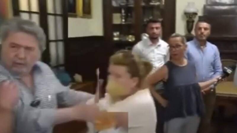  Ιωάννινα: Βία αντιδημάρχου σε βάρος απολυμένης καθαρίστριας (vid)