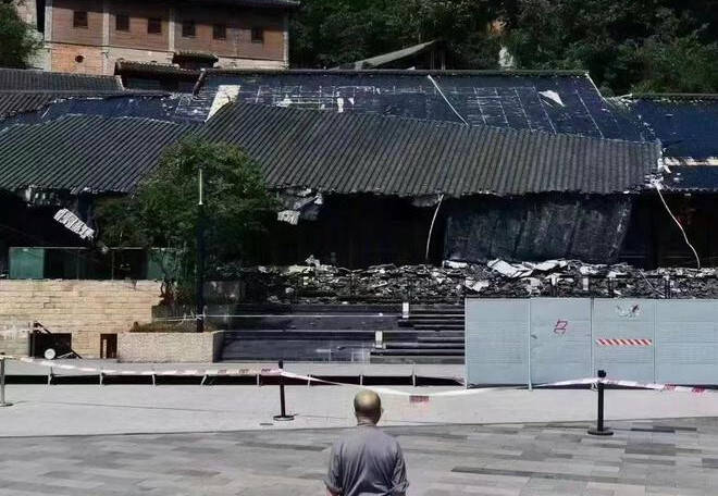  Ο καύσωνας “διαλύει” την Κίνα: Λιώνουν στέγες και τσιμέντα – Πολίτες καταφεύγουν στα καταφύγια (vid)