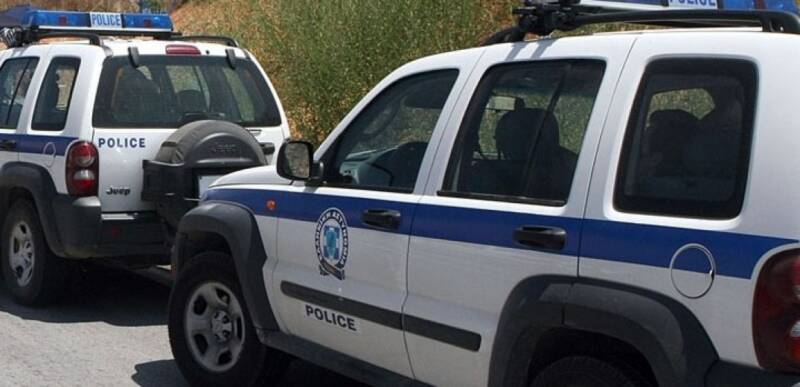  Σέρρες: Άντρας έκλεψε αυτοκίνητο και μετέφερε μετανάστες στο πορτμπαγκάζ