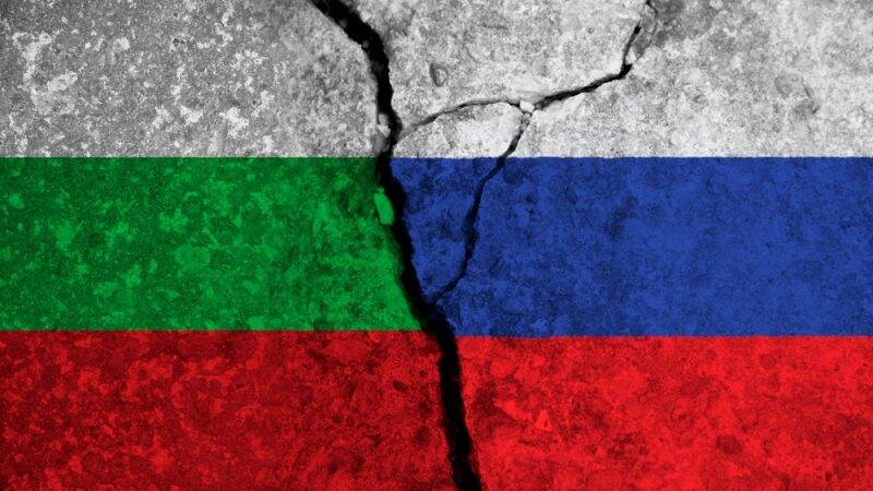  H Μόσχα απειλεί με πλήρη διακοπή διπλωματικών σχέσεων με την Βουλγαρία- Αιτία η απέλαση 70 Ρώσων διπλωματών- Πολιτική κρίση στη Σόφια