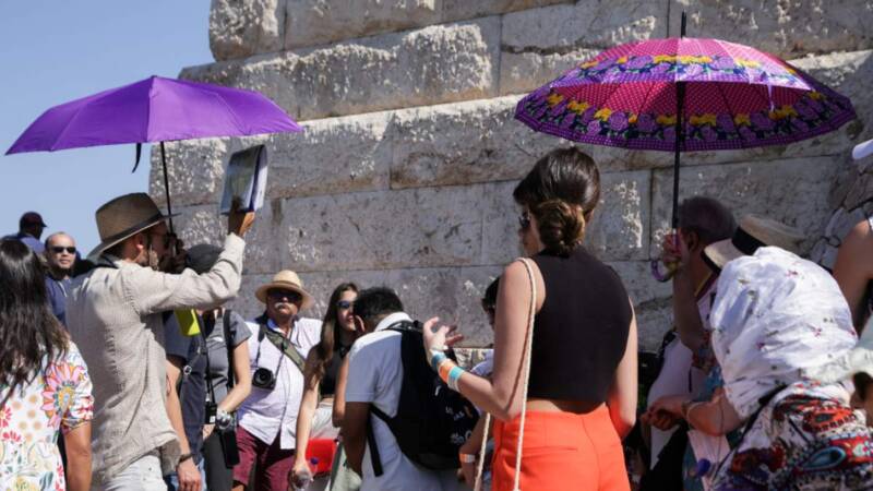  Καταγγελίες τουριστών για Ελλάδα: “Δεν έχουν νερά, για να μας πουλάνε χυμούς 5 ευρώ”