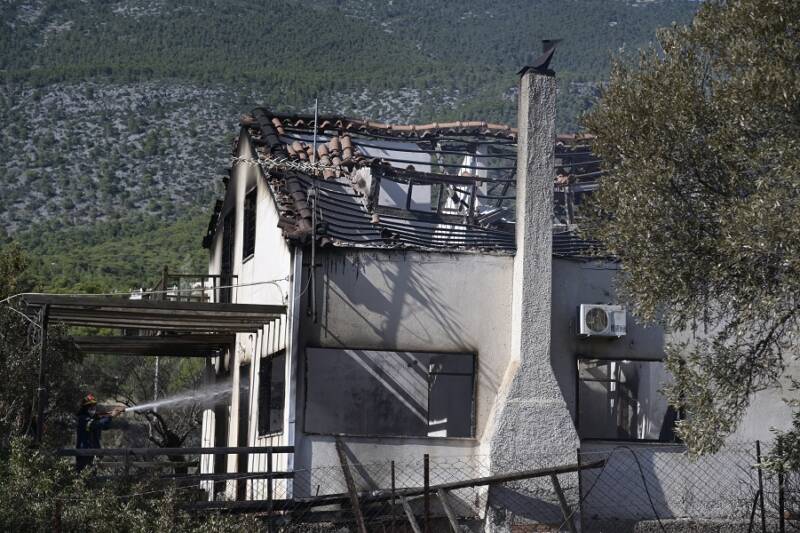 Μέτωπα πυρκαγιών: Δύσκολη νύχτα στον Πύργο, βελτιωμένη η εικόνα στο Πόρτο Γερμενό
