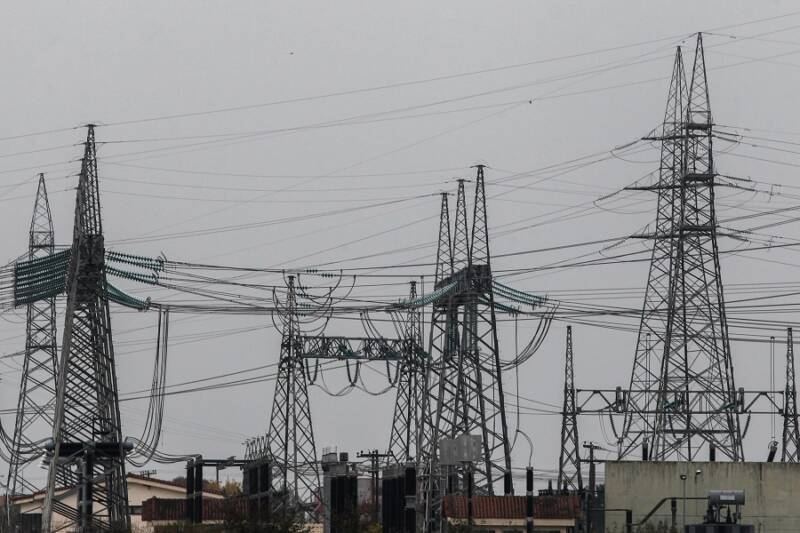  Τιμολόγια ηλεκτρικού ρεύματος: Αυξήσεις σοκ από τους παρόχους μετά το πλαφόν προβλέπουν παράγοντες της αγοράς