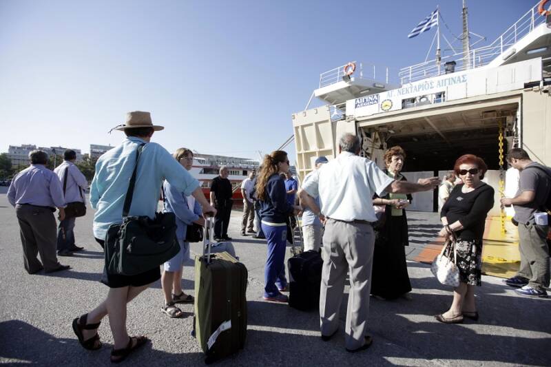  Συνεχίζεται η έξοδος των εκδρομέων – 23.564 επιβάτες αναχώρησαν την Παρασκευή από τον Πειραιά