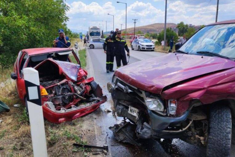  Ιωάννινα: Τροχαίο με τρία αυτοκίνητα και λεωφορείο – Ένας νεκρός