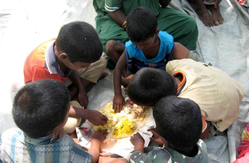  Σρι Λάνκα: Tα παιδιά πηγαίνουν στο κρεβάτι πεινασμένα