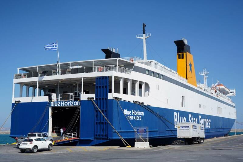  Blue Horizon: Μηχανική βλάβη μεσοπέλαγα – Πλέει από το Ηράκλειο στον Πειραιά με 1032 επιβαίνοντες