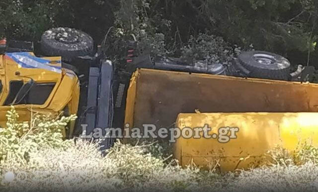  Εύβοια: Φορτηγό έπεσε σε γκρεμό 30 μέτρων – Νεκρός ο οδηγός, τραυματίστηκε ένα 12χρονο παιδί