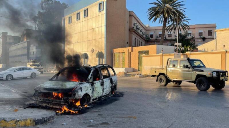  Η Λιβύη βυθίζεται στο χάος – Τουλάχιστον 23 νεκροί σε μάχες και επεισόδια στην πρωτεύουσα (vid)