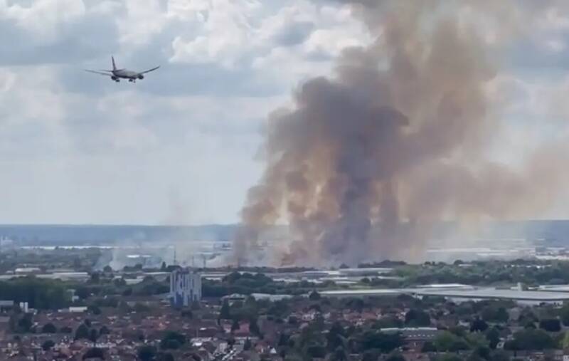  Βρετανία: Φωτιά κοντά στο αεροδρόμιο Χίθροου